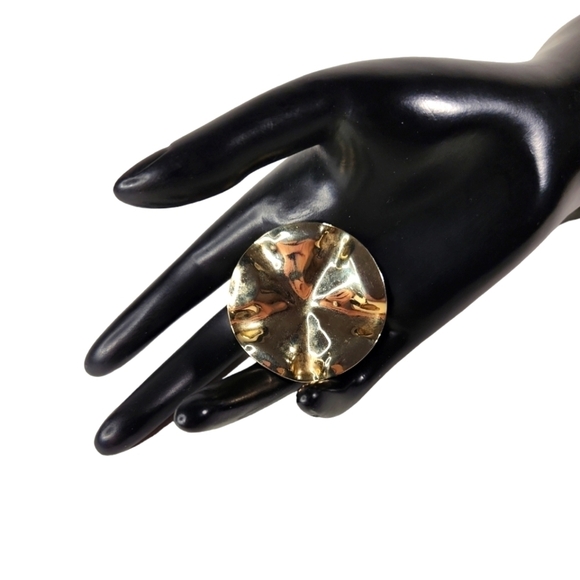 Abstract Gold Disc Brooch - Picture 1 of 4